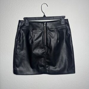 Faux Leather Mini Skirt Womens Black‎ Front Zipper Modern Minimalist Party Wear